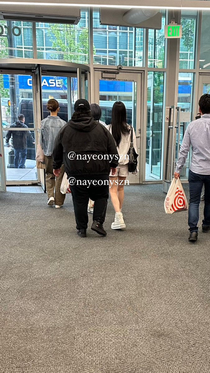 TZUYU AND MINA ARE CASUALLY SHOPPING AT TARGET HERE AT SEATTLE PIKE ST!!!!!!!!!!!!