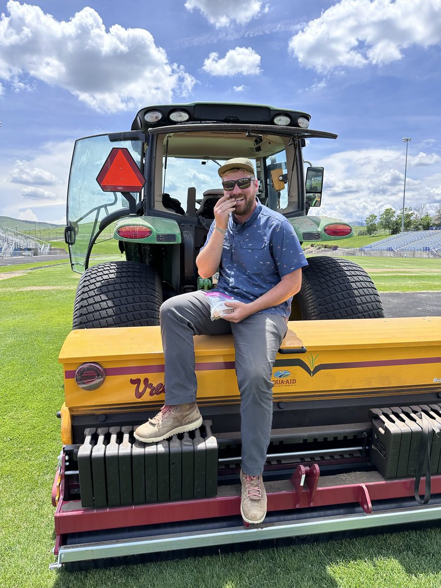 fowler2325's tweet photo. @SportsTurfSun @ColoradoSFMA @FieldExperts @ChristiClay23 Wouldn’t have been possible without a  @turf_nj snack pack https://t.co/fbev3wvRbv