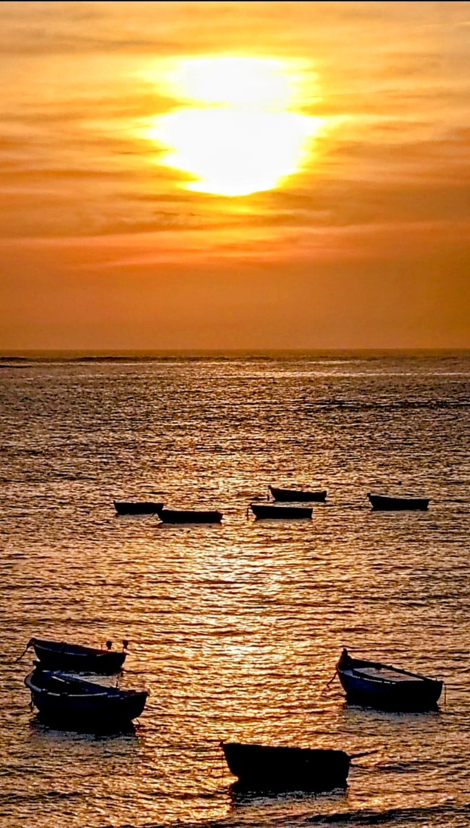Cita este tuit con algún paisaje de tu galería.
Atardecer sobre la bahía de Cádiz 🇪🇸