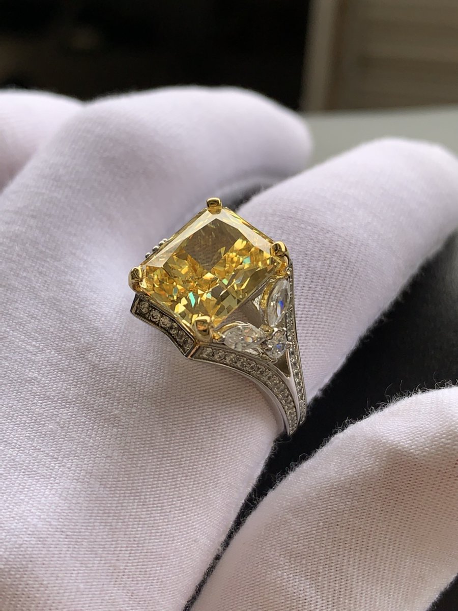 Buy 11ct Ice Crushed Radiant Cut Yellow Sapphire Engagement Ring for Women at #sayablingjewelry
Shop here sayabling.com/sayabling-5-5-…

#jewelry #silverjewelry #handmadejewelry #finejewelry #rings #silverring #engagmentring #yellowsapphire #giftsforher #giftsforwife #giftsformom