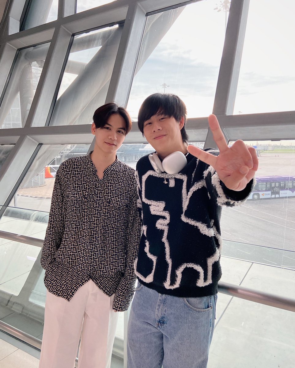 winnysatangPH's tweet photo. CELEBRATE WINNYSATANG EVERYDAY
Winynny Morning 🧸
Satangks Morning 💰
So happy for yesterday's fanmeet in Vietnam 🥰 Pumpkins all over the world are looking forward to more couple fanmeets 🧡 Good morning 😘
#PowerUpPumpkinsWithWinnySatang
#WinTheDayWithWinny
#SeizeTheDayWithSatang
#satangks #winynny