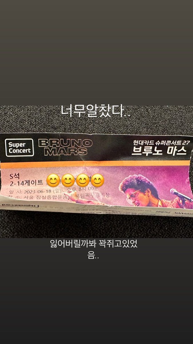 YoungjaeArg's tweet photo. "Fue tan significativo... Tenía miedo de perder el boleto, así que lo agarré con firmeza..." 

"🥹" 

#Youngjae #GOT7 #영재 #갓세븐 https://t.co/HTtbkAgi8p