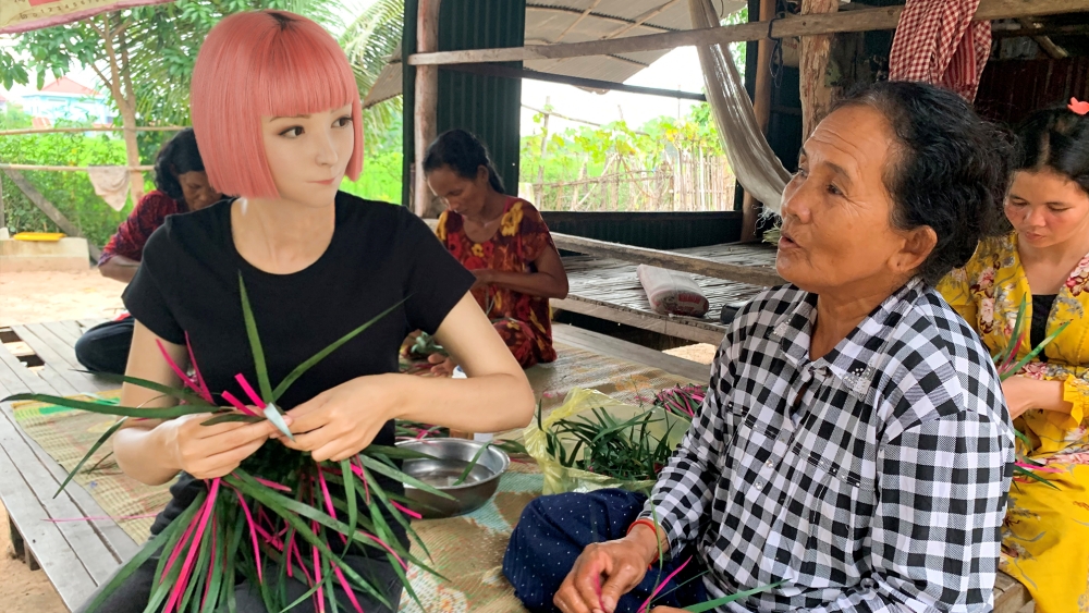 Meet imma (@imma__en), the virtual fashionista! ✨ This pink-haired CGI model, influencer, and advocate from Tokyo's Aww Inc. appears in magazines, brand ads, & social media 📱—she shared her visit to Cambodia to help empower women there. aww.tokyo

#InnovationJapan