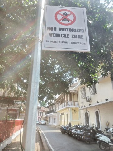 oheraldogoa's tweet photo. #Vehicles move along #nonmotorised zone in #Panjim
Read: https://t.co/5MepIRj91n
#Goa #News https://t.co/dDMhW6zeQk