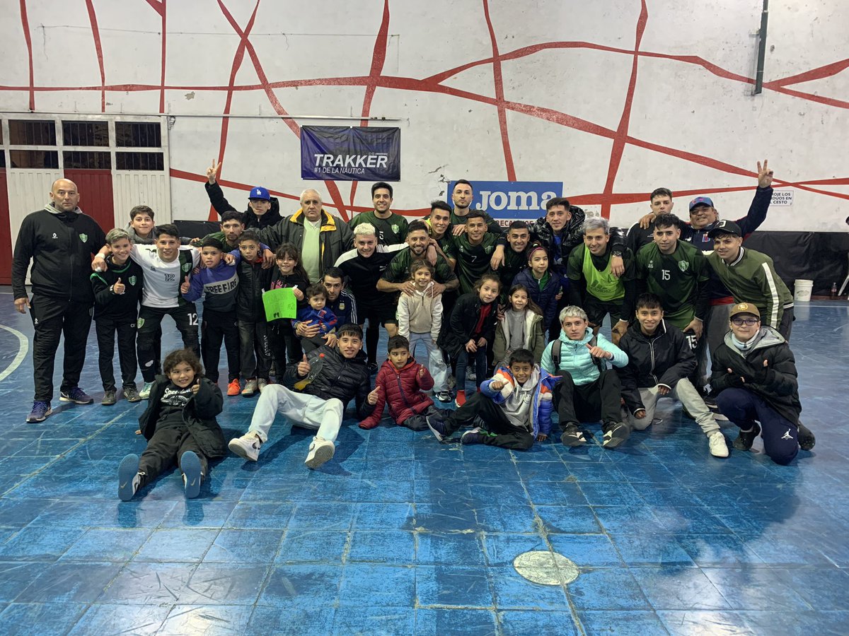 #FutsalAFA ¡GANOOOOOOO EL VERDE!

La primera división venció 6-4 a Colegiales en un partidazo sufrido hasta el final. Después de varias fechas, salimos de la zona roja! A seguir 💪🏻💚

Goles:
⚽️⚽️ <a href="/matipetrecca/">siemprerey</a> 
⚽️⚽️ @lotitonicolas 
⚽️ <a href="/toto/">Toto</a>.santillan 
⚽️ @jonathanraymundo4