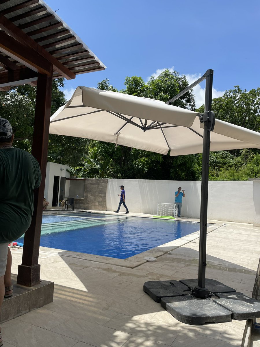 veranotraidorr's tweet photo. poolscina day🌊☀️ https://t.co/9xpqROPglt