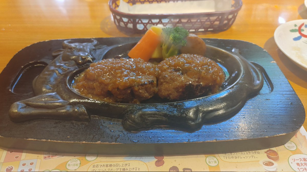KeiSwitch6's tweet photo. さわやか
げんこつハンバーグ
チーズバーガー

函南店は割りと穴場だったのですが、二時間待ちと御殿場店並みに混んでました
ちと食べ過ぎた… https://t.co/5oFu1jiNYd