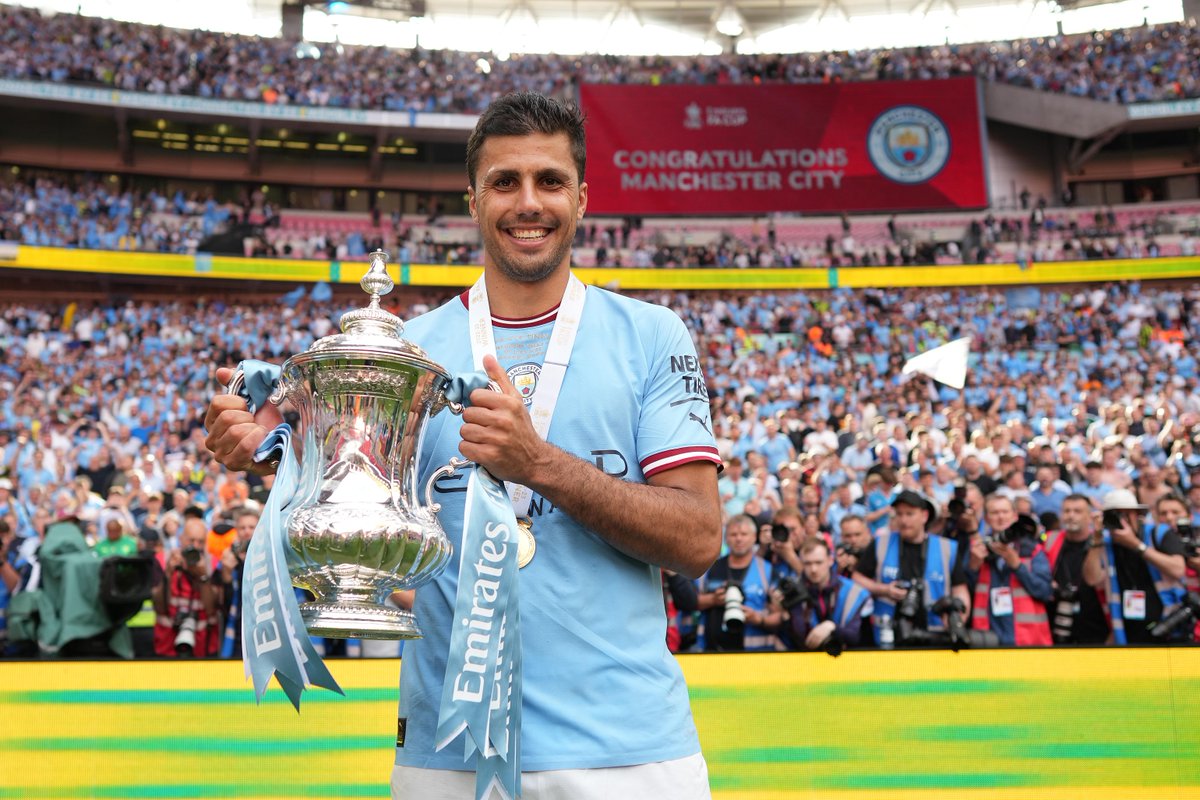 👑 Rodri 🏆🏆🏆🏆  
#UNL |  #UCLfinal  | #CROESP