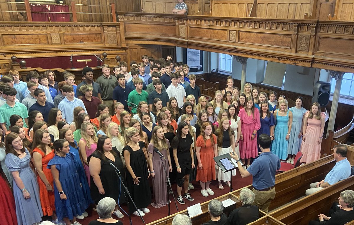Dyma gôr o bobl ifanc o eglwys ym Mirmingham Alabama yn cymryd rhan mewn cyngerdd a chymanfa ganu ym Moreia Llangefni heno. Braf eu croesawu i Gymru ac i Fôn
