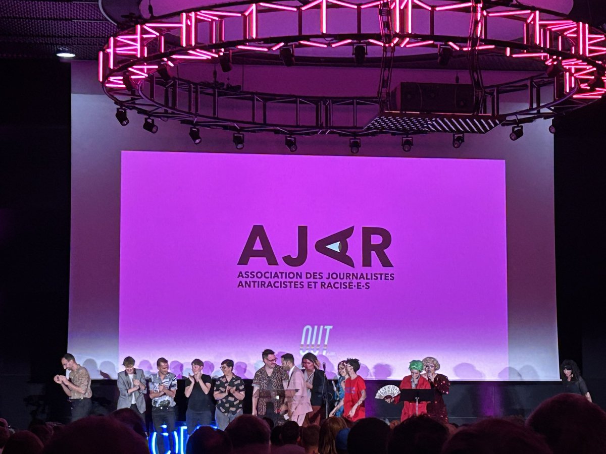 Ce qu’on retient de la soirée des #OutDor c la revendication tjr aussi affirmée d’une alternative rigoureuse et résistante aux représentations conservatives qui enferment et galvanisent les haines &amp; les audiences, belle vie à <a href="/AJARacisees/">AJAR</a> 🙏merci à <a href="/ajlgbt/">AJL</a> pour le travail 🗞️