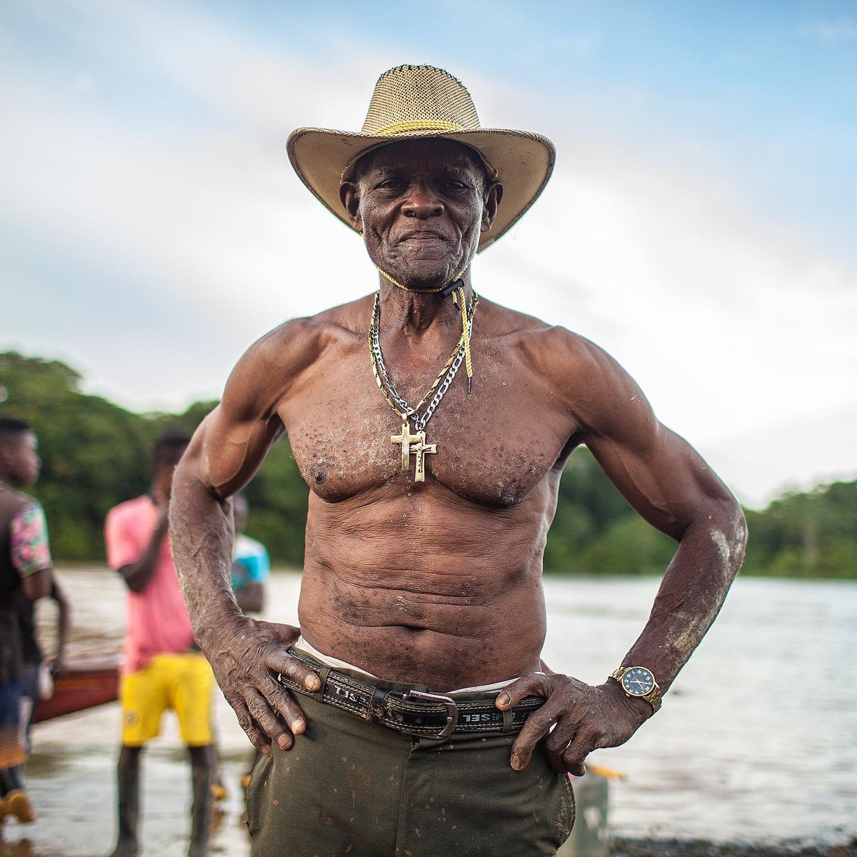eLmuRCy_'s tweet photo. Toda una vida trabajando con fuerza 💪🏾 la tierra y el río en los territorios chocoanos. https://t.co/3ZFbVBQi1a