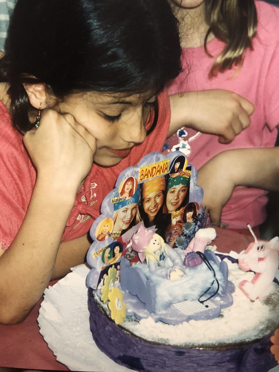 milogarciaman's tweet photo. @bandanaoficial  VRS @RebeldeWayAR 
Abro hilo de tortas temáticas 2000😂 https://t.co/R6UpZuG2qa