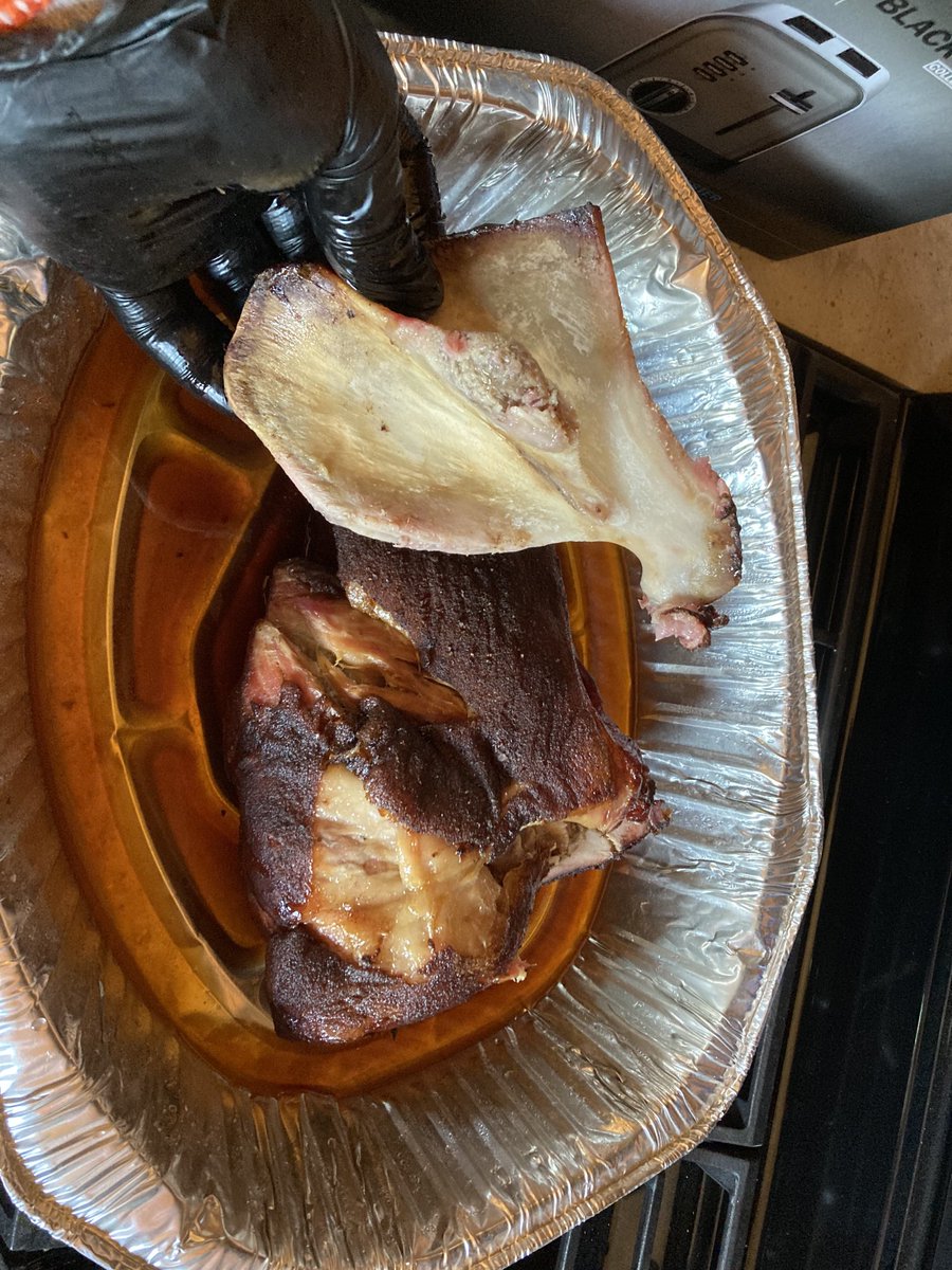 10PointFarms's tweet image. Don’tcha just love when the bone just slips right out??? 😂