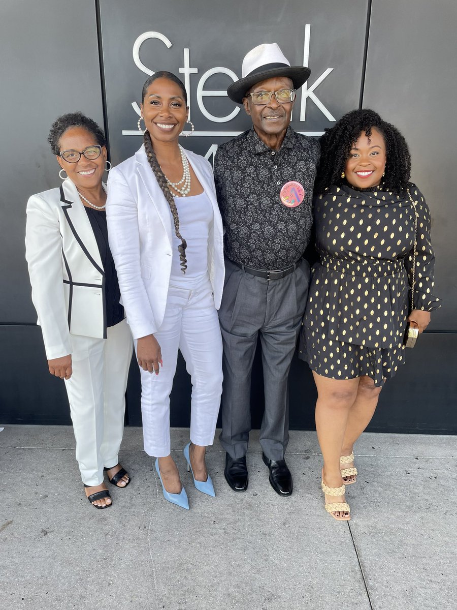 TheExecEFFECT's tweet photo. Happy Father’s Day DaddyO!! If you were wondering…yeah I got it from my Daddy. We love you!! @kenneth_crear @BougeeBoho
#teamCREAR 💪🏾 https://t.co/lJMe8Osu1k