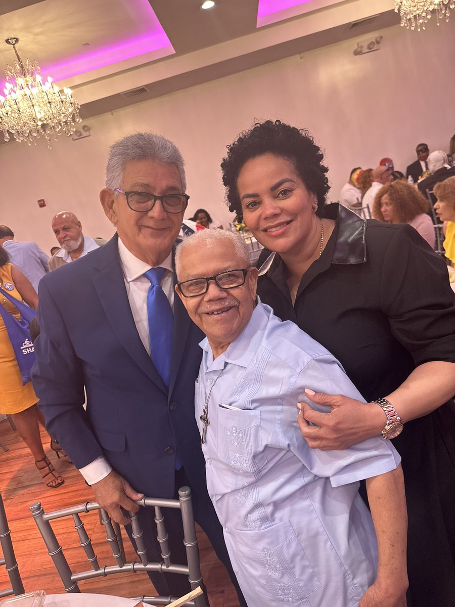 MariluzFerminA's tweet photo. Mi padre  Rafael Fermín y @j_rijo  #Ellos vienen desde Álvarez bogart, ahi pasan con peña y luego con papa #SUPISTE @luisabinader 4️⃣➕🇩🇴 hermanos que regala la política #LoveyouDad ♥️ https://t.co/34hXFtAMY5