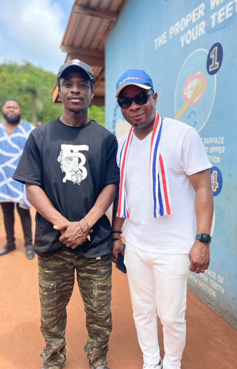Nana_Browngh's tweet photo. Great Moment when Central Region’s finest and Elmina based Rapper @kojo_vypa met Hon. Sam Dentu at the ongoing KEEA Father’s Day NKABOM Cup 🏆 

This recreational sporting event is powered: @SamDentu Foundation 

#SK2024 #KEEA #FathersDay  #NkabomCup https://t.co/bO6CVNqCM6