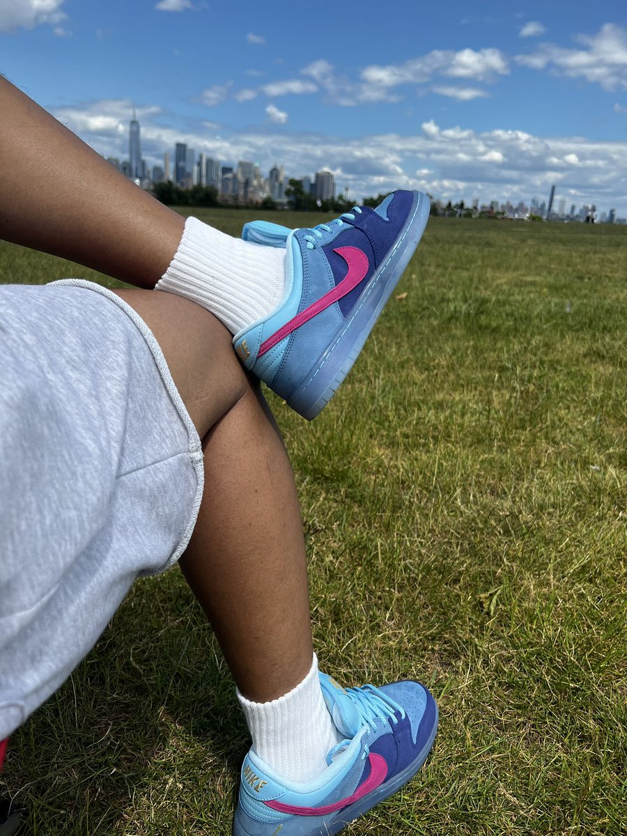 (Liberty State Park NJ)                           IG: Kickzdryway #kotd #snkrsliveheatingup #snkrs #nike #atmoscollectorsclub   #photography #yoursneakersaredope #SneakerLover #NikeSB  #sneakers #sneakerheads
#RunTheJewels #NikeDunkSB #SNKRSKICKCHECK