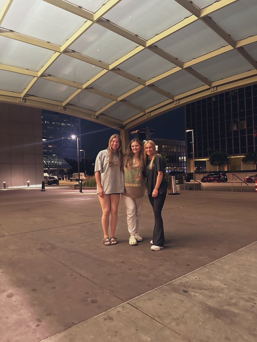 What a great first time in Kansas City at the Top Gun Invitational this weekend! I had a chance to meet and hang out with future <a href="/SIUESB/">SIUE Softball</a> teammates! Can’t wait for what the future holds with these girls ❤️🤍 #GoCougars