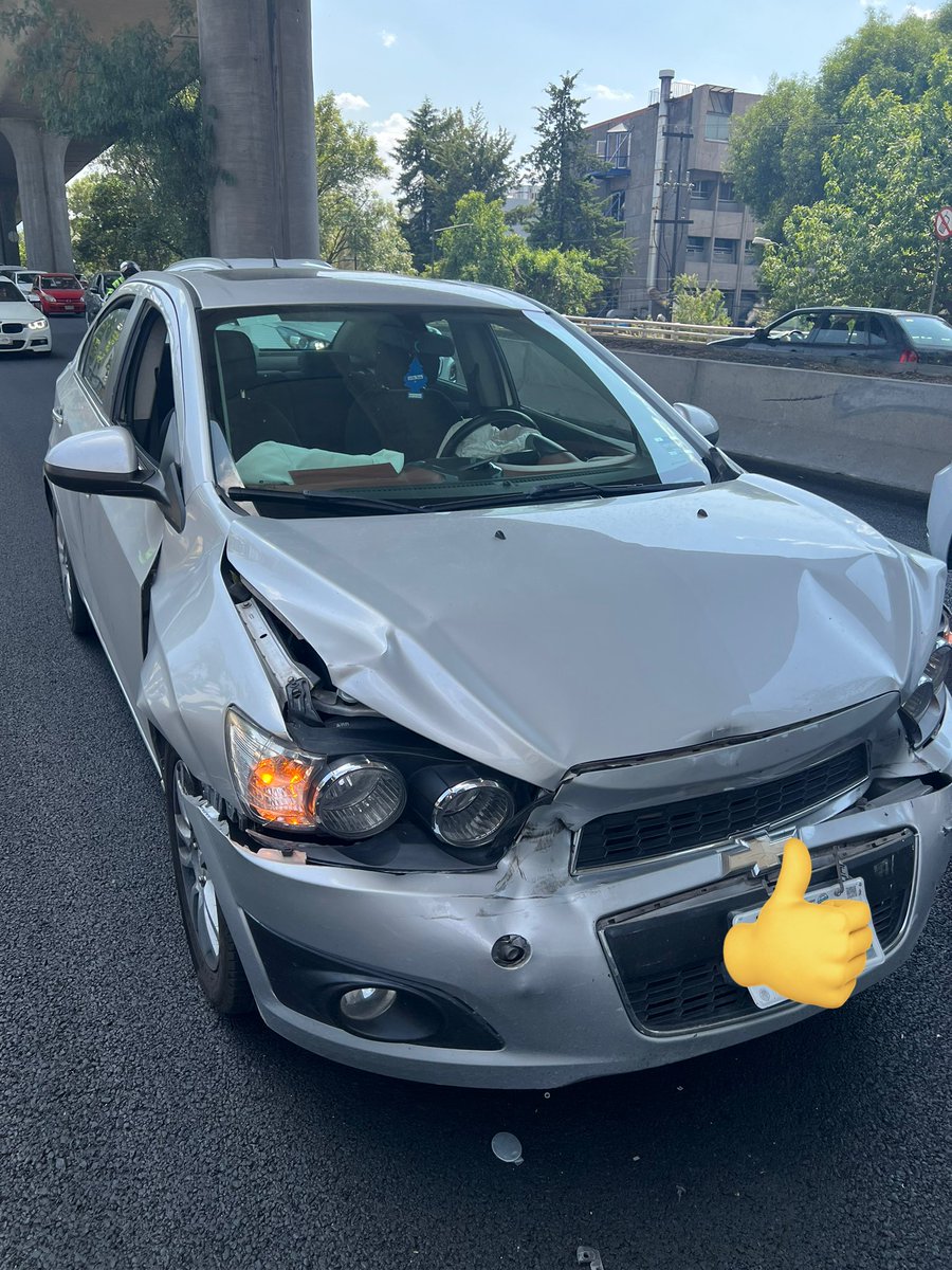 Caprimint's tweet photo. Ibamos camino a Puebla desde CDMX y tuvimos un accidente, estoy bien (creo que fui la que mejor salió), espero entiendan si no hay stream hoy 😔 me duele todo y mis amigas me acogieron en su casa mientras averiguo como volver a la mia 🫠 https://t.co/AgEPdLfmOC