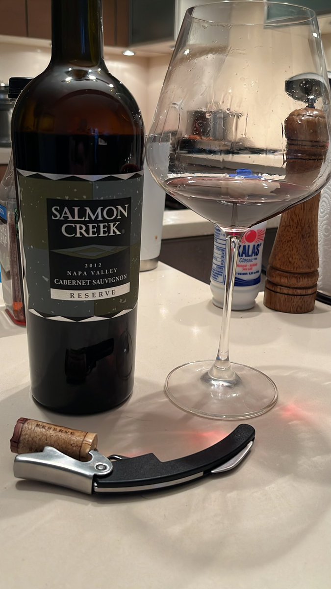 SommelYAY's tweet photo. Been a while since I found a deal like this! $12 for a Salmon Creek 2012 Napa Valley Cab.  Reserve as well.  Sour cherries , tobacco leaf , orange peel and white spices.  Try to find or order this bad boy online !!  HIDDEN gem! https://t.co/ZE9hNRZW92