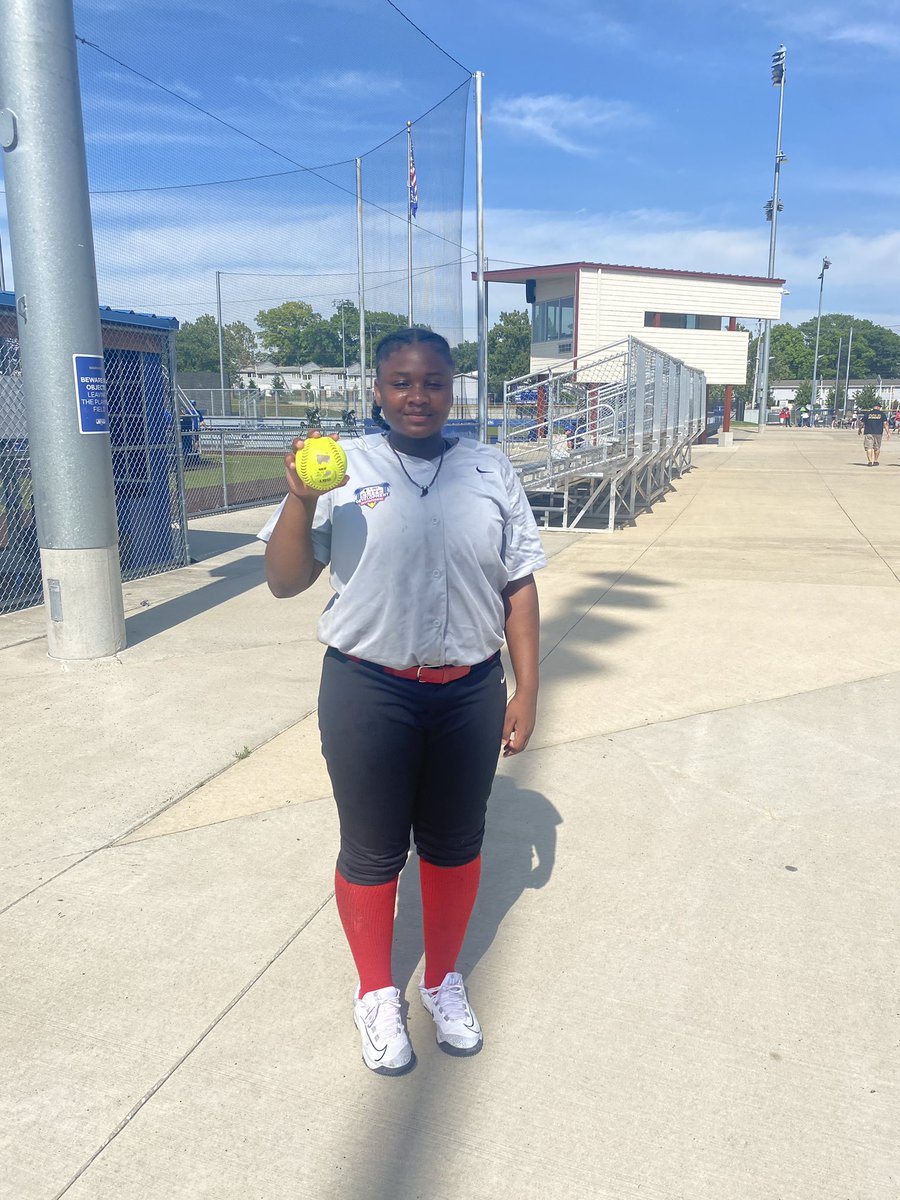 Day 3 of the EDI Camp! 

Today the girls competed in games with, and against, players from all across the country.🥎🗺️💜💚💛Na’Relle doing Na’Relle things! Na’Relle Cotner (2024) hit a homerun in the top of the 1st inning! Way to set the tone!! 💪🏾 #EDIBombSquad 💣