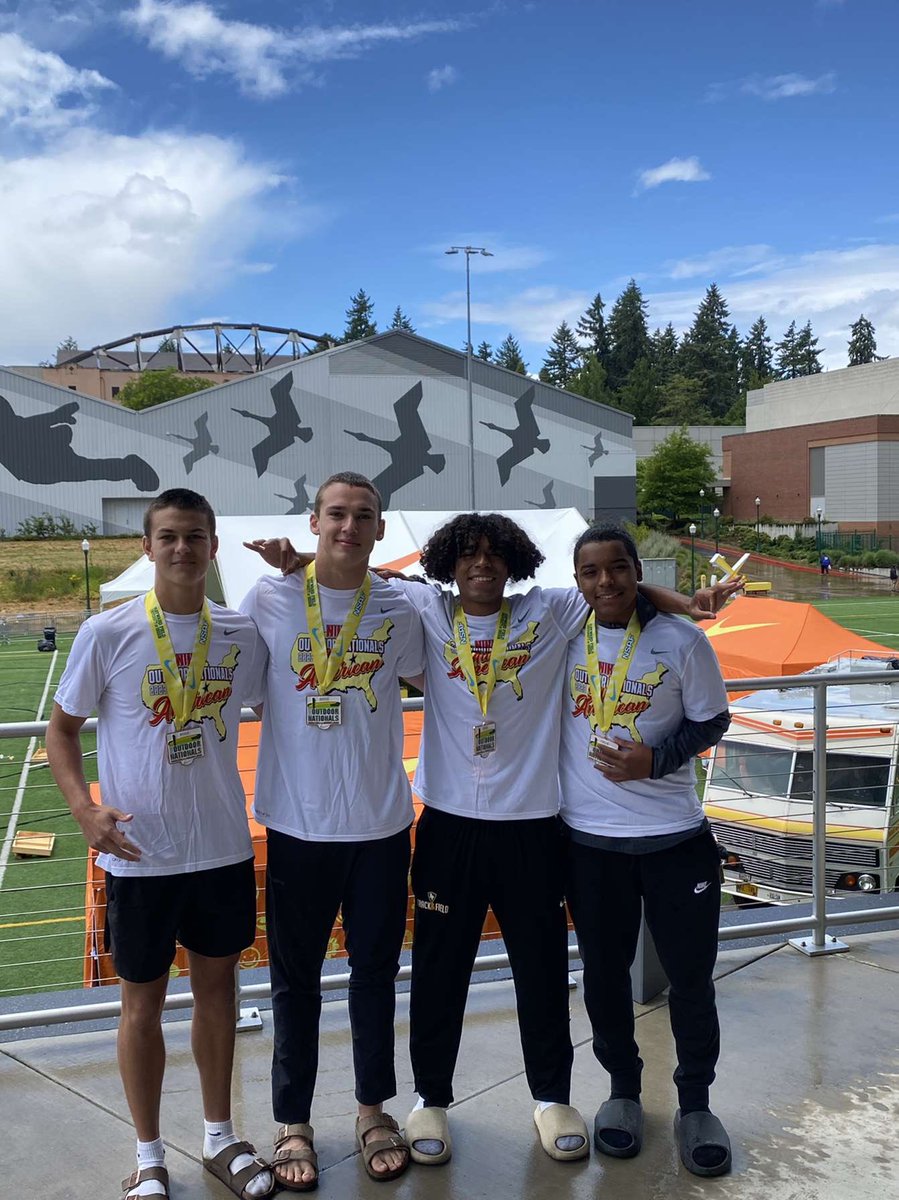 jamesrbauman's tweet photo. 4x1 took 3rd at Nike nationals. feels great to be considered an all american
@hall_cohen @BrandonHuffman @SBLiveOR https://t.co/2AaQIcP8mj