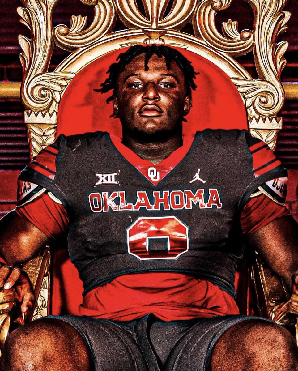 Consensus 5 ⭐️ DL David Stone took his official visit to the #Sooners this past weekend. Stone rated #5 nationally and the #2 DL in the 247sports composite rankings. He will visit Michigan State next weekend. This marks Stone’s 13th time on campus. ⬇️ pics from his instagram.