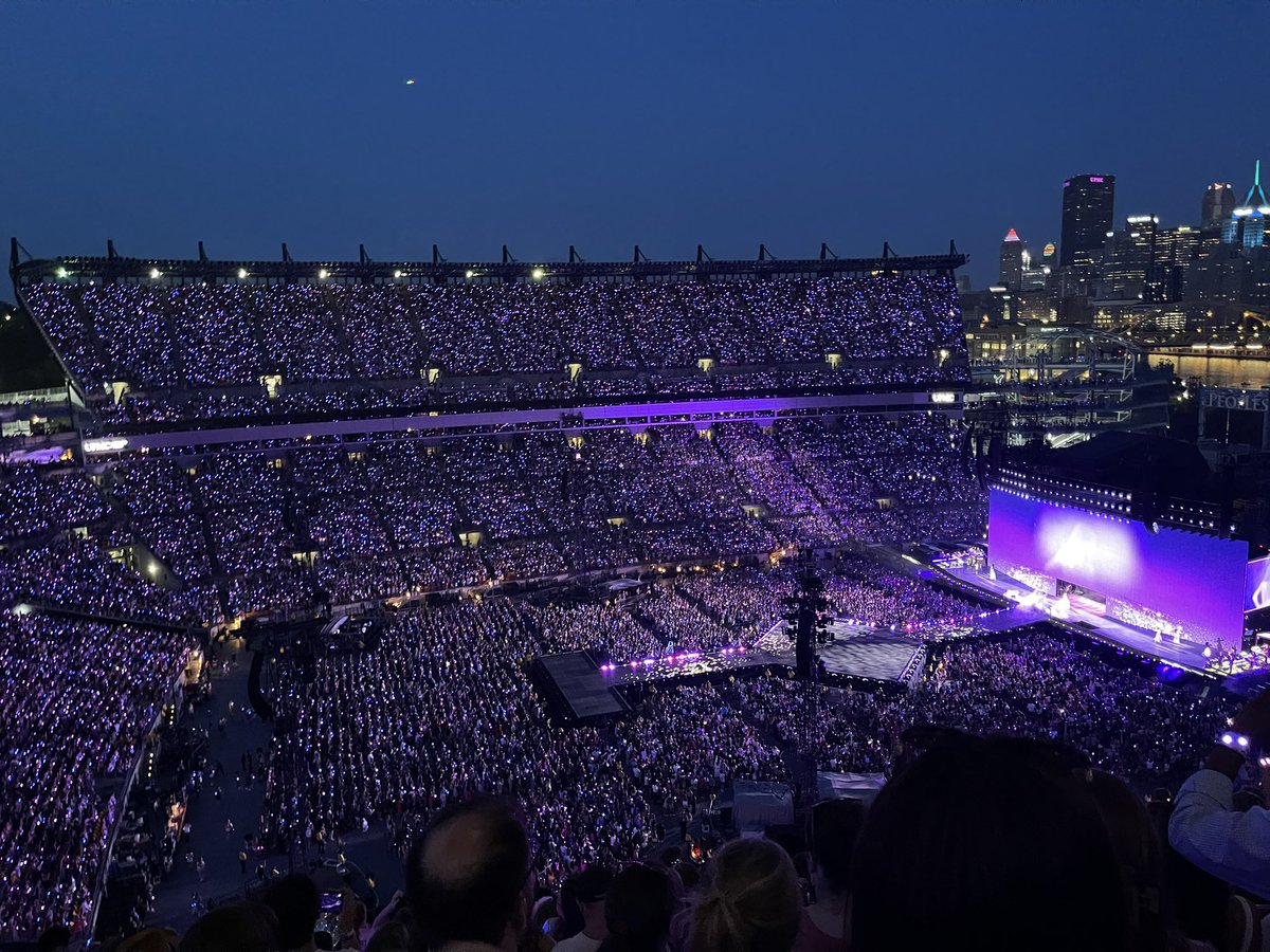 KaylaKoppTVMS's tweet photo. In my Eras era 💋✨ #ErasTourPittsburgh @taylorswift13 @AcrisureStadium https://t.co/Qo1Vk0mQi1