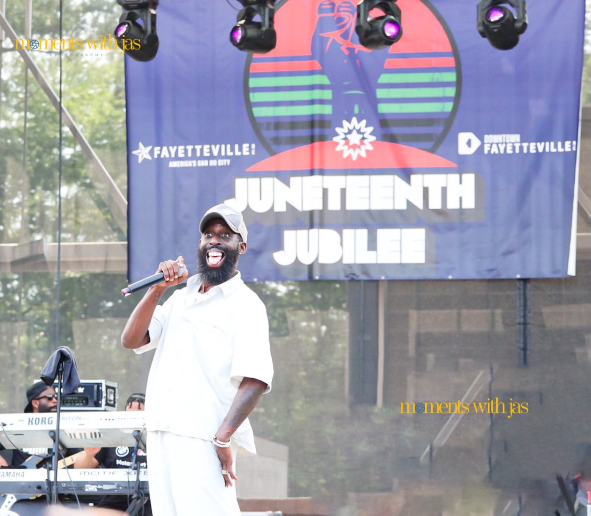 momentswithjas's tweet image. Today was a great day to be in Fayetteville NC! @TyeTribbett  was amazing! Juneteenth Jubilee 2023 

#downtownfay #coolspring #faync