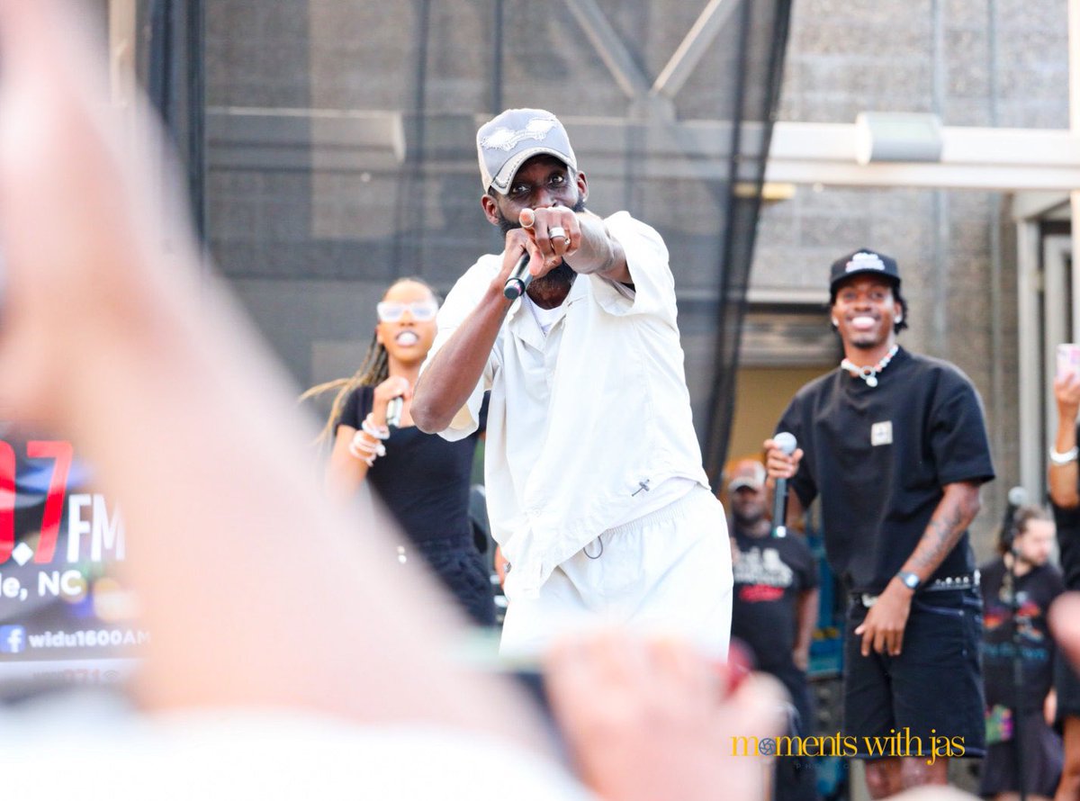 momentswithjas's tweet image. Today was a great day to be in Fayetteville NC! @TyeTribbett  was amazing! Juneteenth Jubilee 2023 

#downtownfay #coolspring #faync