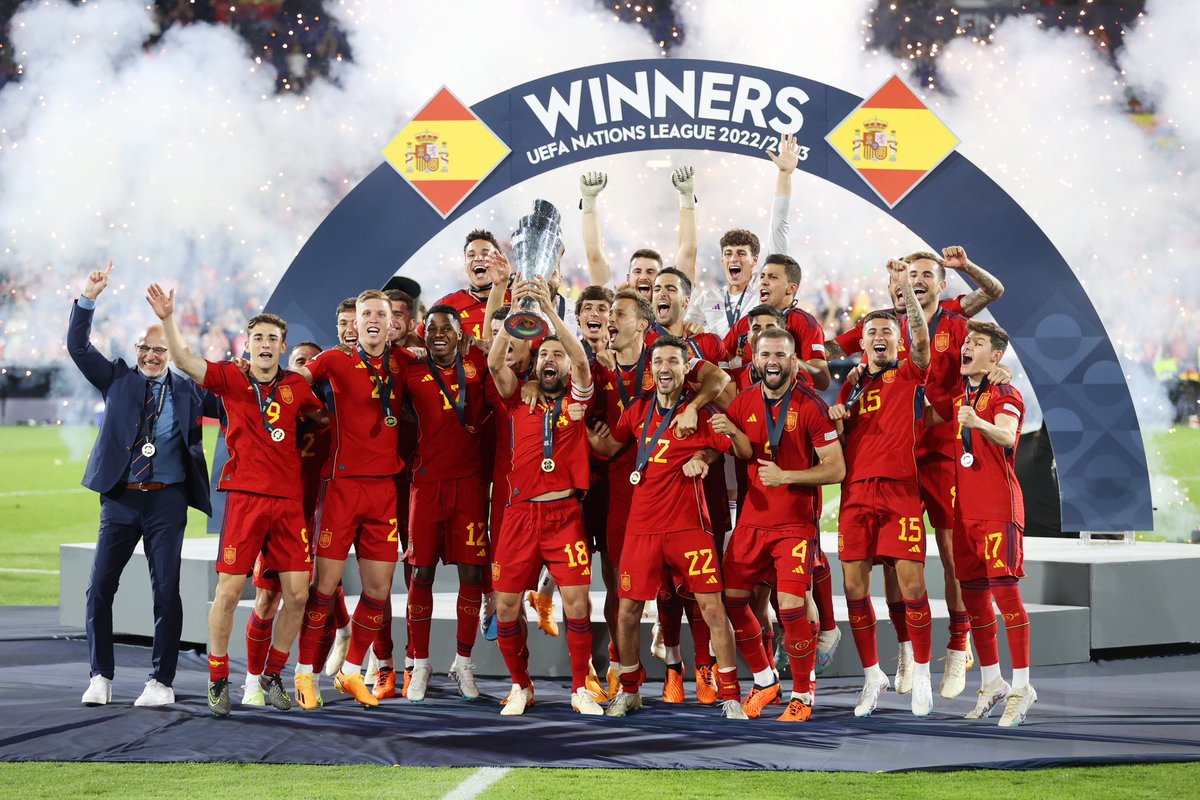 JordiAlba's tweet photo. ¡¡¡CAMPEONESSSS!!! 👏🏻🏆🇪🇸

Muy contento por este momento y por poder disfrutarlo con todos los que formamos este equipo y los que nos han acompañado en el camino hasta aquí. 
Estoy muy orgulloso de todos vosotros!! 
Esta selección se merecía levantar de nuevo un título!! #NationsLeague