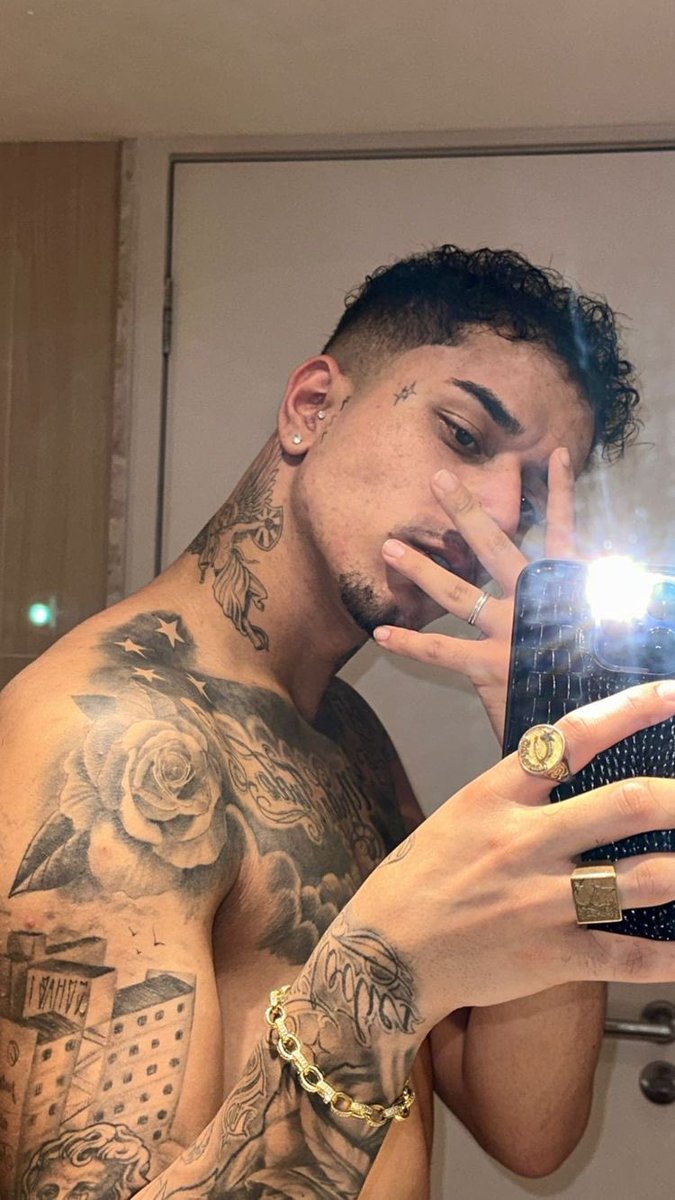 se ver na tl, faça! 

nome: Gabriel Barbosa
altura: 1,78
sapato: 41
signo: Virgem
fumante?: Não. 
tatuagens: Sei lá quantas. 
piercings: Não sei quanto também não 
cor favorita: Preto e vermelho
bebida favorita: Água