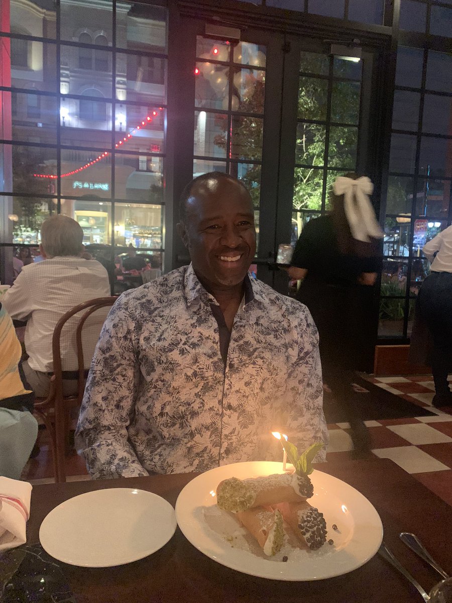 Keely_B's tweet photo. We are so lucky. Happy Father’s Day @CoachEarlB https://t.co/BIphJ7V5Ji