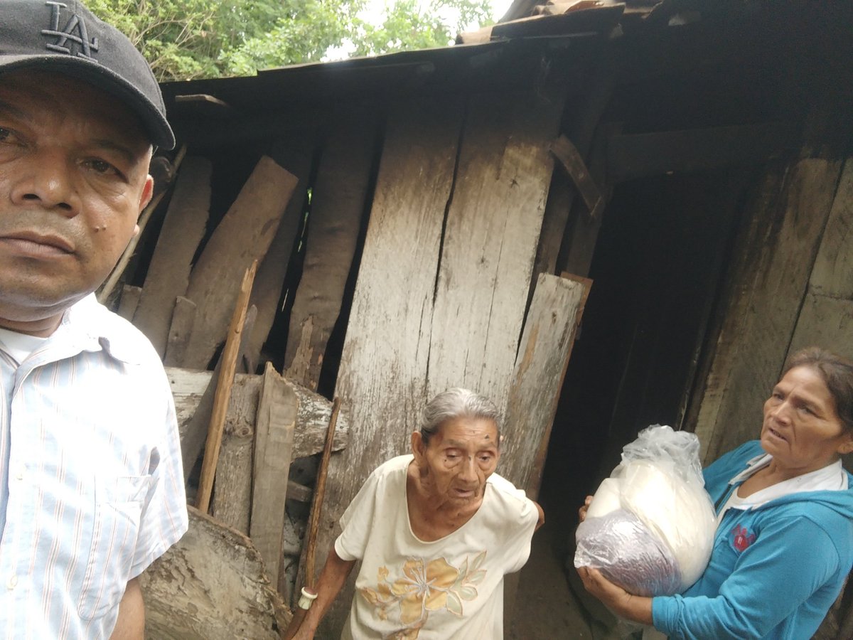 DonaldPonce18's tweet photo. #ManaguaSandinista @DonaldPonce18 entrega de paquetes alimenticios a los más necesitados FSLN https://t.co/Mce0iYFDfe
