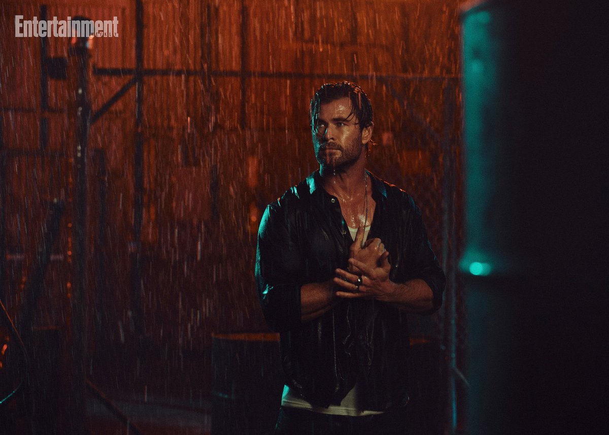 Chris Hemsworth Fan tweet media