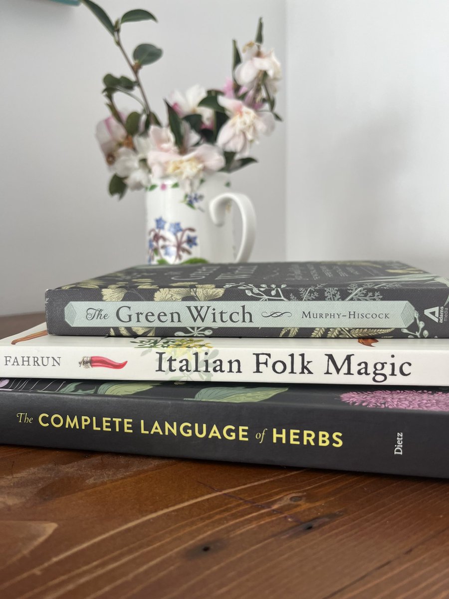 Books on my desk after a weekend of writing ☘️🍀🍃

#greenwitch #witchystuff #witchyways #writingcommunity #psykhe #mythretelling #fairytaleretelling