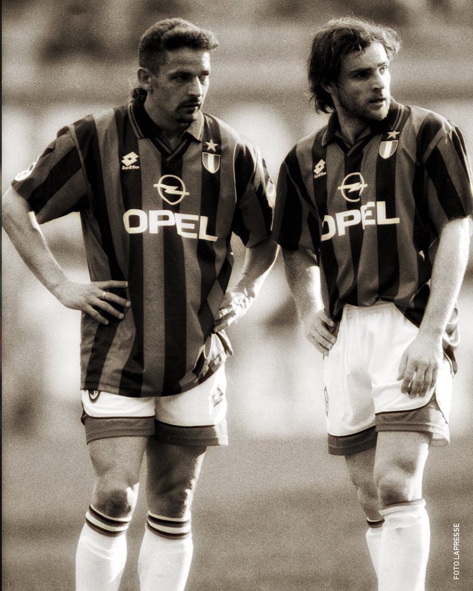 Only for experts 🧐 Who is the player next to Roberto Baggio? 🤔
#italy #football #AustinTexas