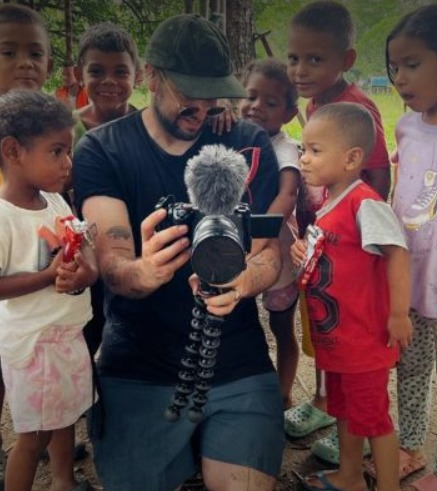 nacional_memes's tweet photo. El equipo de @MrBeast  estuvo en Isla Renacer, Santander, Colombia  y acá le contamos que estuvieron haciendo: https://t.co/g6j8coyBuv