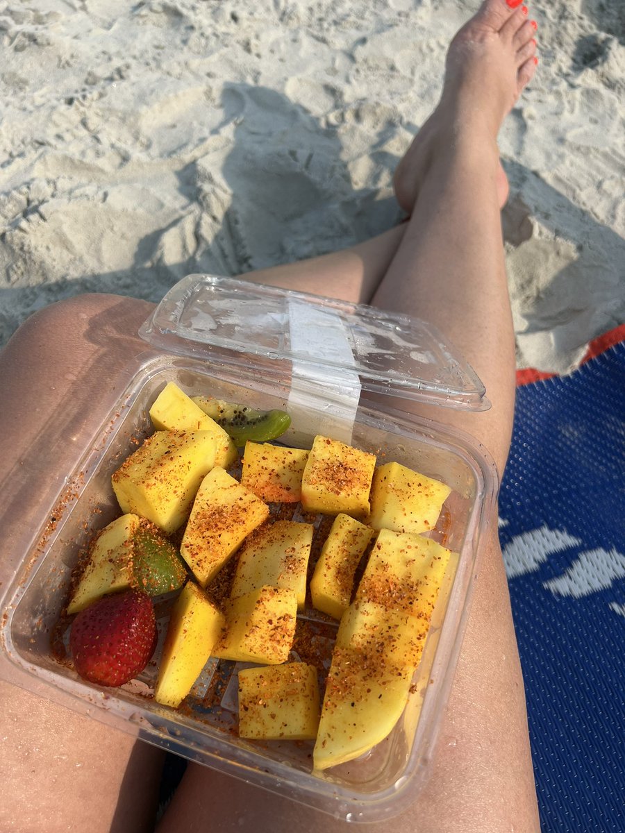 DaColombianMami's tweet photo. Beach Please 🏝️🤩🍹 https://t.co/DjEnEy6TjI
