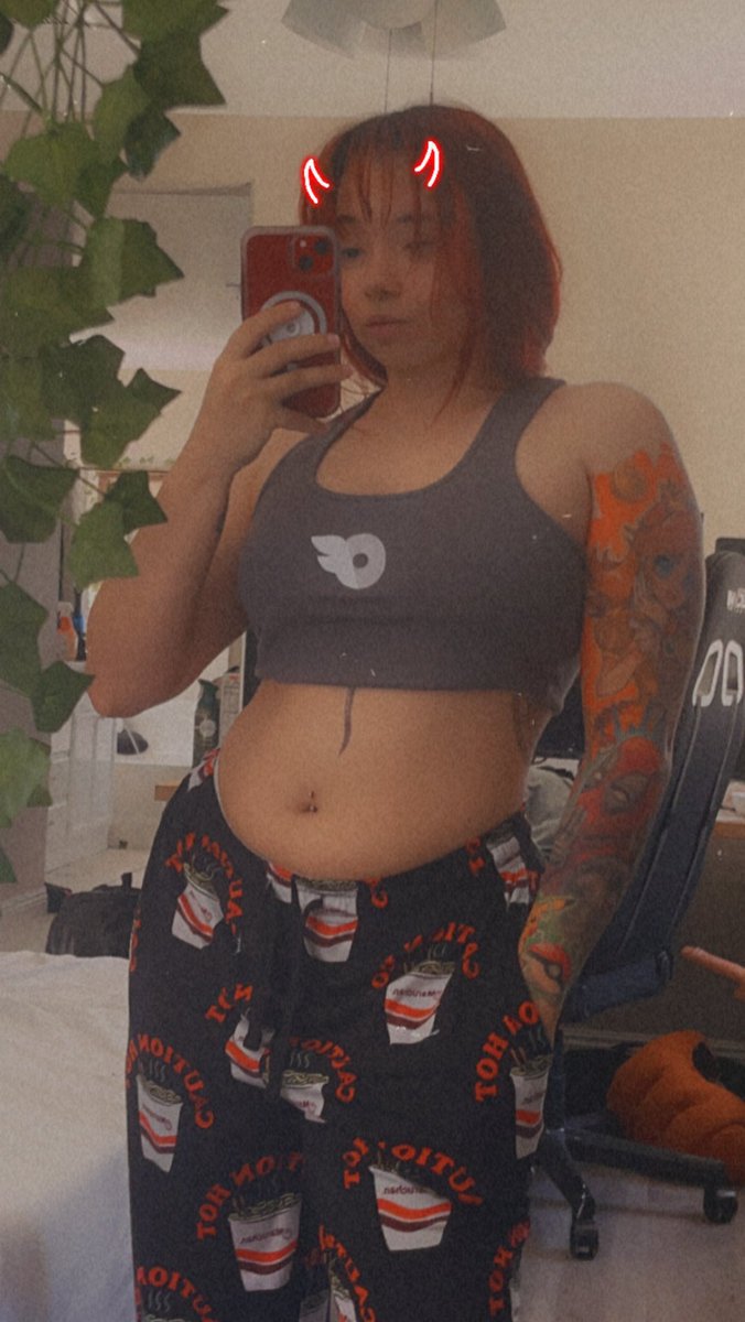 Pikacheekss's tweet photo. Just imagine what I would look like if I weight trained 👀 https://t.co/q61AIEdc02