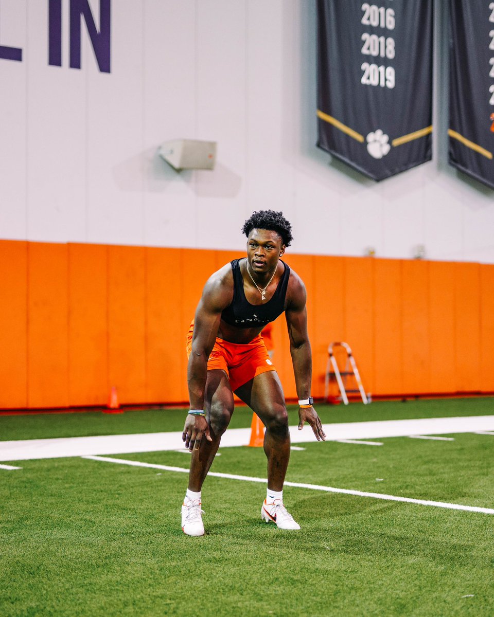 8adamrandall's tweet photo. In the best Mental and Physical space I’ve been in awhile. The Grind is the love  while the Game is the reward. 🤟🏾 https://t.co/UDUL9Yyrj3