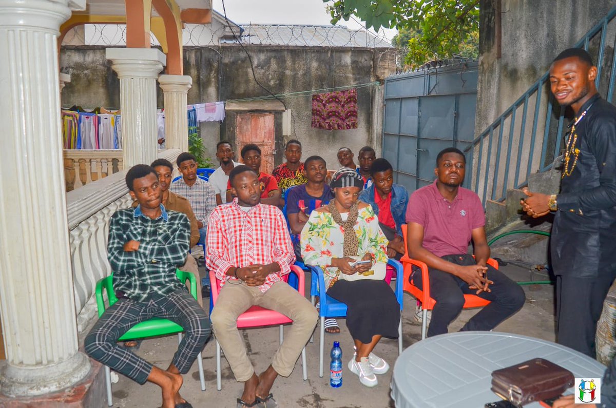 AgapaoDaniel's tweet photo. LES AMIES D'AGAPAO d la commune de #LIMETE,
tous déterminer,mobiliser a soutenir le PR de la RDC Félix Atoine #TSHISEKEDI_TSHILOMBO champion de la @CtmpositiveRdc 
et sa coordinatrice #SAFI_KANDOLO_JULIENNE,
Samedi le 24/06
Ns serons au palais du peuple,
vous êtes aussi invité https://t.co/T6rHn4McNF