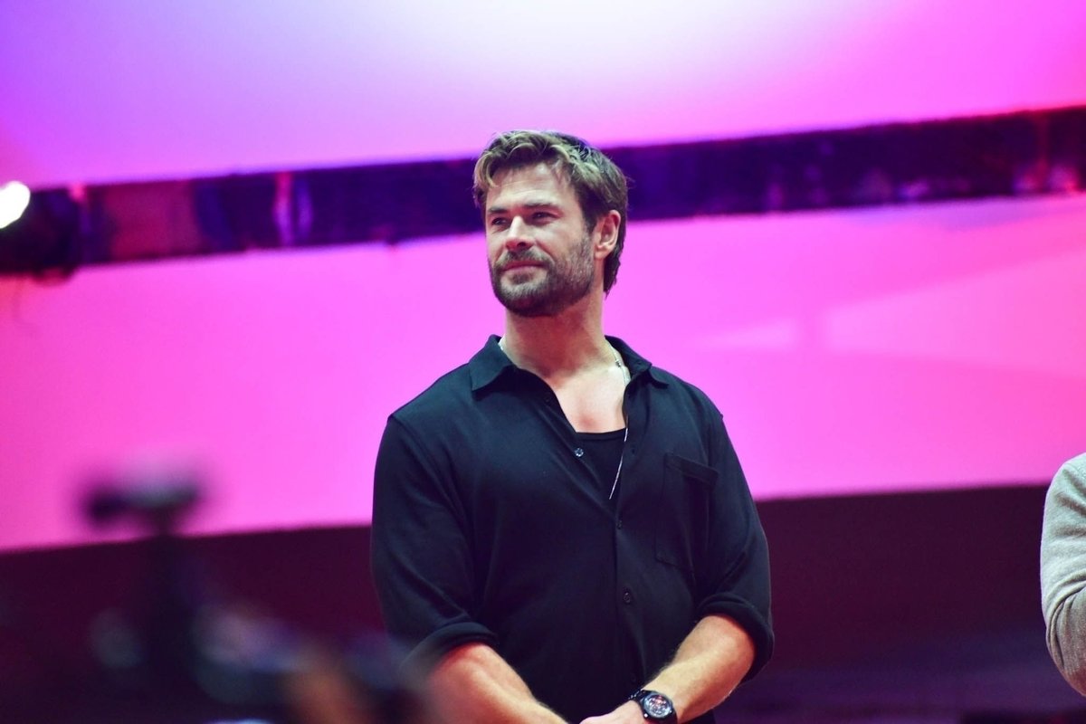 Chris Hemsworth Fan tweet media