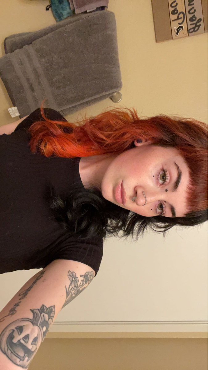 _shelbybaskin's tweet photo. 🎃🖤 https://t.co/Y2LZa8LByu
