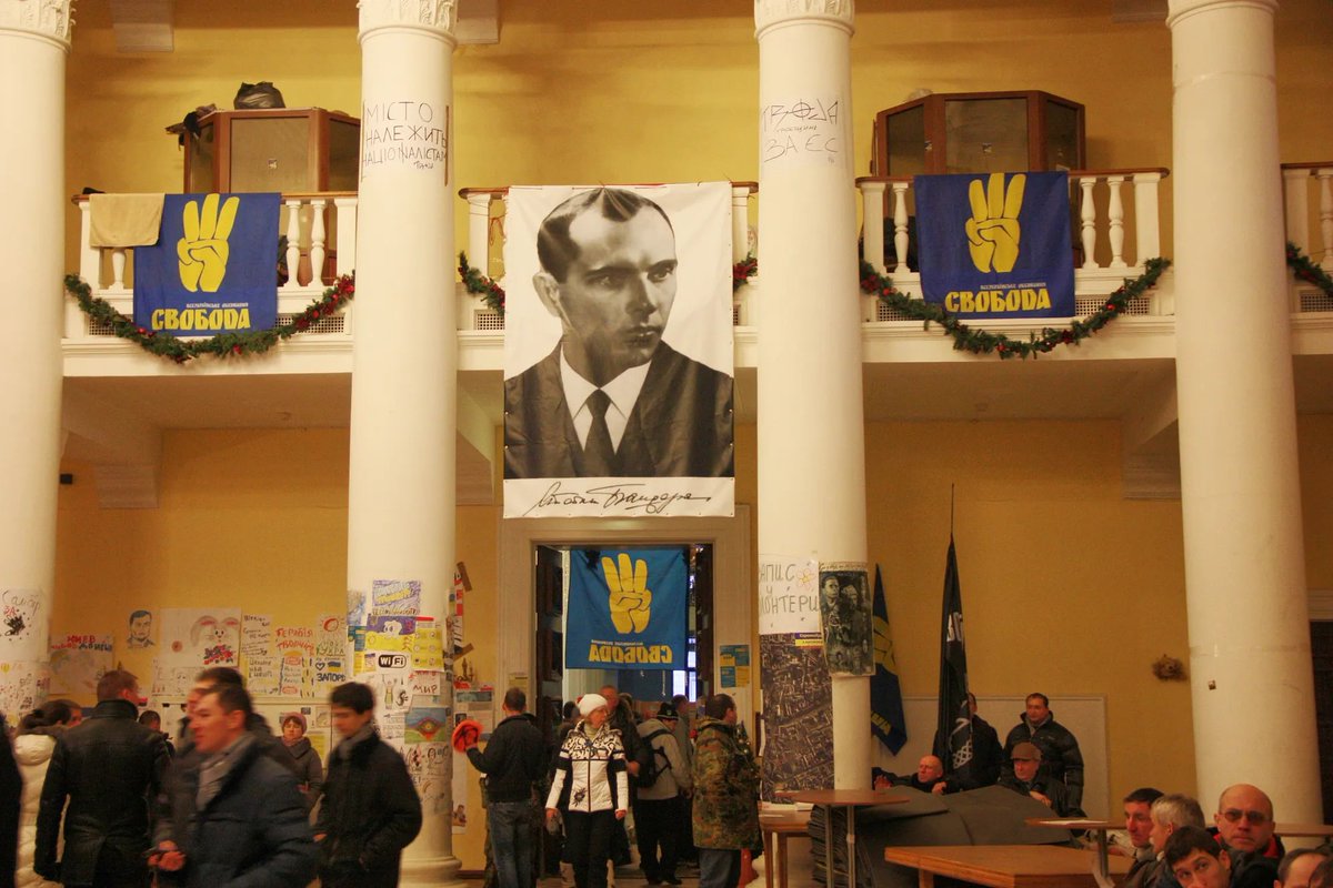 Damo_the_monk's tweet photo. @MeisnerActor @apocalypseos Well not you, you ignorant Nazi collaborator.
This is Kiev city hall in the present, still loving their favorite Nazi leader, Stepan Bandera.
And instead of sheep barns they burn people alive in trade union halls.
#YouStandWithNazis https://t.co/uuN3jljdWZ