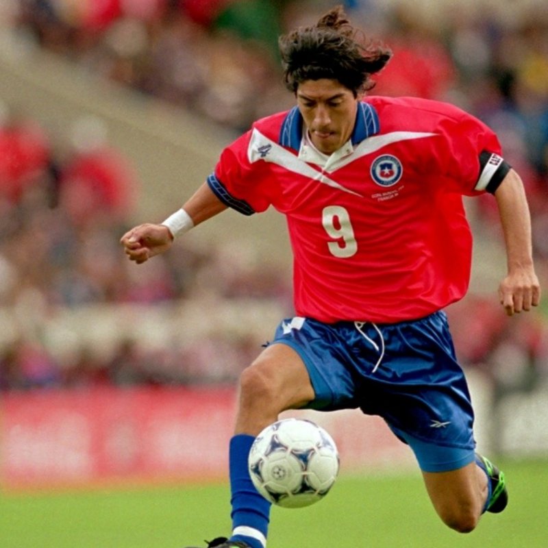 🔴🇨🇱 Iván Zamorano en el radar de #Independiente .

El delantero chileno de 56 años quiere volver al ruedo en un grande

Ya hubo oferta a su representante para que llegue en condición de libre.

Pidió unos días para analizar el ofrecimiento.