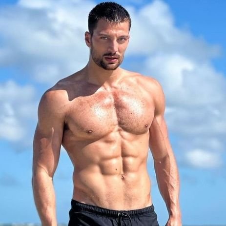 POPTime on Twitter: "🚨 Anitta foi vista aos beijos com Simone Susinna