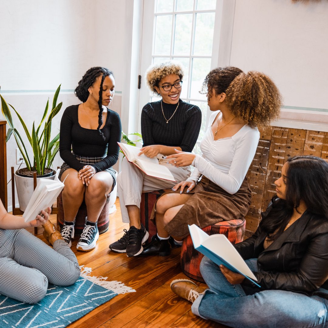 CYF aims to connect youth interested in French through the establishment of student clubs in post-secondary institutions across the country.

We're looking at a Fall launch for the inaugural CYF clubs - spaces to gather, learn, and connect. Will you be one of the first to join?