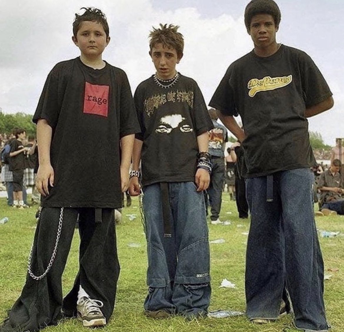 historyinmemes's tweet photo. Concert goers at Ozzfest in 2001 witnessed an incredible lineup of bands. The U.S. lineup that year included Black Sabbath, Slipknot, Black Label Society, and Taproot, who shared the stage with Mudvayne, Drowning Pool, and Marilyn Manson.

Ozzfest is an annual festival tour that showcases heavy metal and hard rock musical groups in the United States, and occasionally in Europe. It was also held for the first time in Japan in 2013.

Ozzfest was founded by Ozzy Osbourne and his wife Sharon Osbourne in 1996.