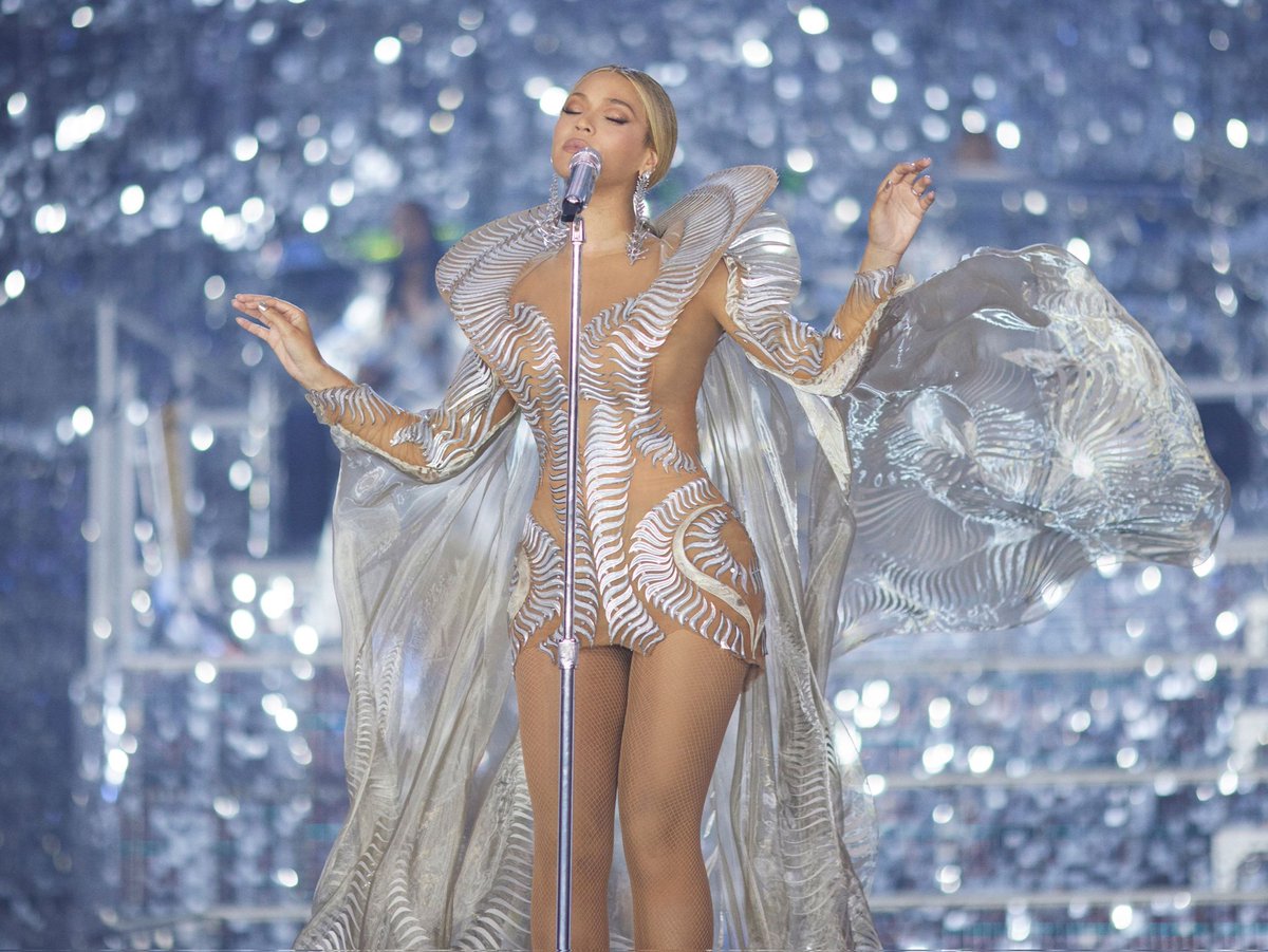 Beyoncé Looks tweet media